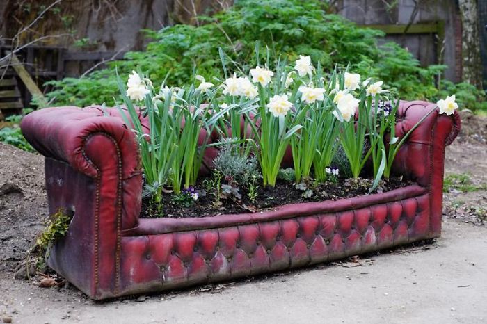 روش هایی برای تبدیل اسباب و وسایل قدیمی خود به یک باغچه دوست داشتنی