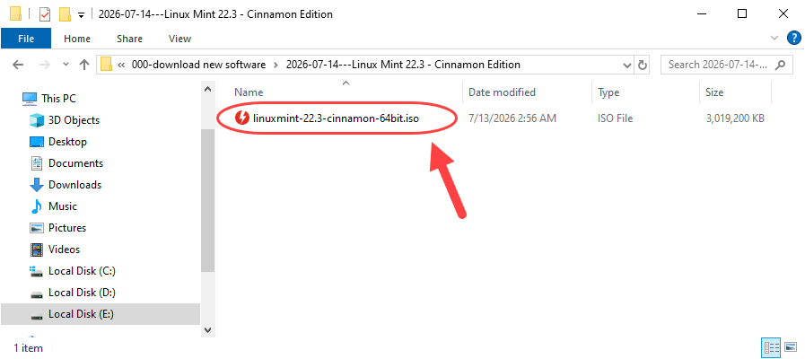 ساخت یک ماشین مجازی (Virtual Machine) و نصب لینوکس (نسخه Linux Mint 22.3 - Cinnamon Edition) بر روی آن، در نرم افزار VMware Workstation