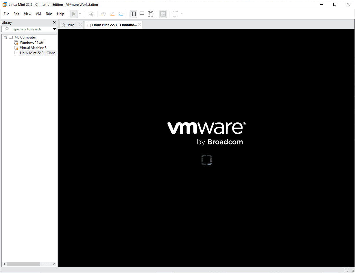 ساخت یک ماشین مجازی (Virtual Machine) و نصب لینوکس (نسخه Linux Mint 22.3 - Cinnamon Edition) بر روی آن، در نرم افزار VMware Workstation